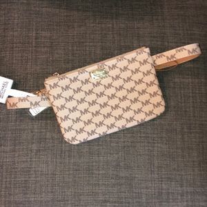 Micheal Micheal Kors Signature Fanny Pack